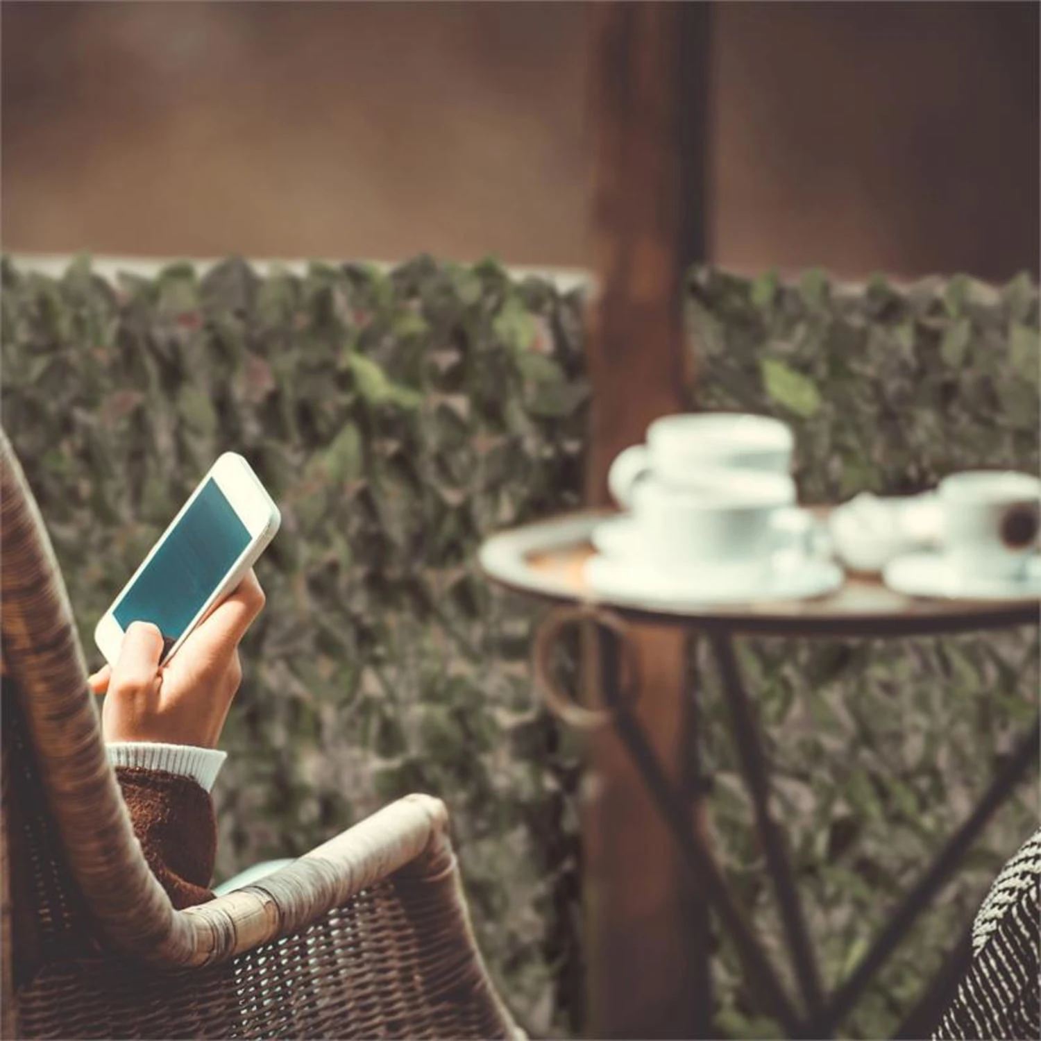 Fency Dark Leaf Sichtschutzzaun Windschutz 300x100 cm dunkelgrün Mix Fency Dark Leaf Sichtschutzzaun Windschutz 300x100 Cm Dunkelgrün Mix -Klarstein Verkaufs 10029248 yy 0004 ambient Blumfeldt Fency Dark Leaf Sichtschutz