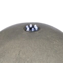 Trafalgar Gartenbrunnen 1,5m LED Fiberglas-Zement 4,5 Kg Ziersteine -Klarstein Verkaufs 10031620 yy 0004 detail Blumfeldt Trafalgar Zierbrunnen Gartenbrunnen Tuff