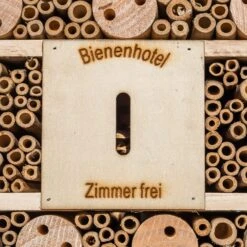 Insektenhotel Mit Spitzdach Aufhängung Ganzjährig Bewohnbar Holz 4 Insektenhotel Mit Spitzdach Aufhängung Ganzjährig Bewohnbar Holz -Klarstein Verkaufs 10038022 yy 0005 logo