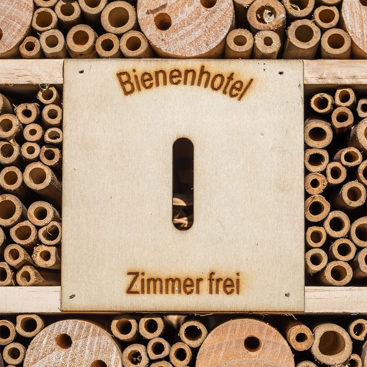 Insektenhotel mit Spitzdach Aufhängung ganzjährig bewohnbar Holz Insektenhotel Mit Spitzdach Aufhängung Ganzjährig Bewohnbar Holz -Klarstein Verkaufs 10038022 yy 0005 logo