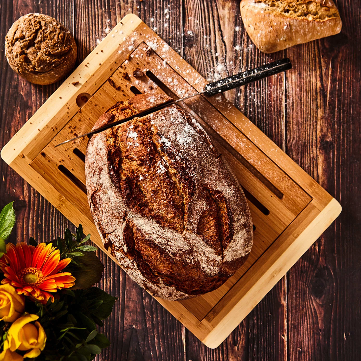 Brotschneidebrett mit Krümelfach Bambus 38 x 3 x 25,5 cm (BxHxT) recycelbar Brotschneidebrett Mit Krümelfach Bambus 38 X 3 X 25,5 Cm (BxHxT) Recycelbar -Klarstein Verkaufs 10038056 yy 0002 logo