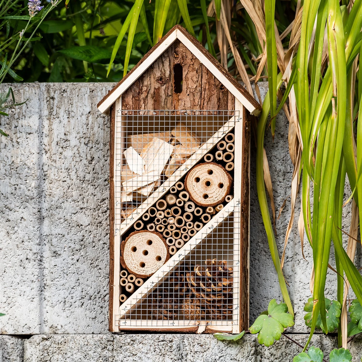Insektenhotel mit schmalem Spitzdach Aufhängung ganzjährig bewohnbar Holz Insektenhotel Mit Schmalem Spitzdach Aufhängung Ganzjährig Bewohnbar Holz -Klarstein Verkaufs 10038093 yy 0002 logo