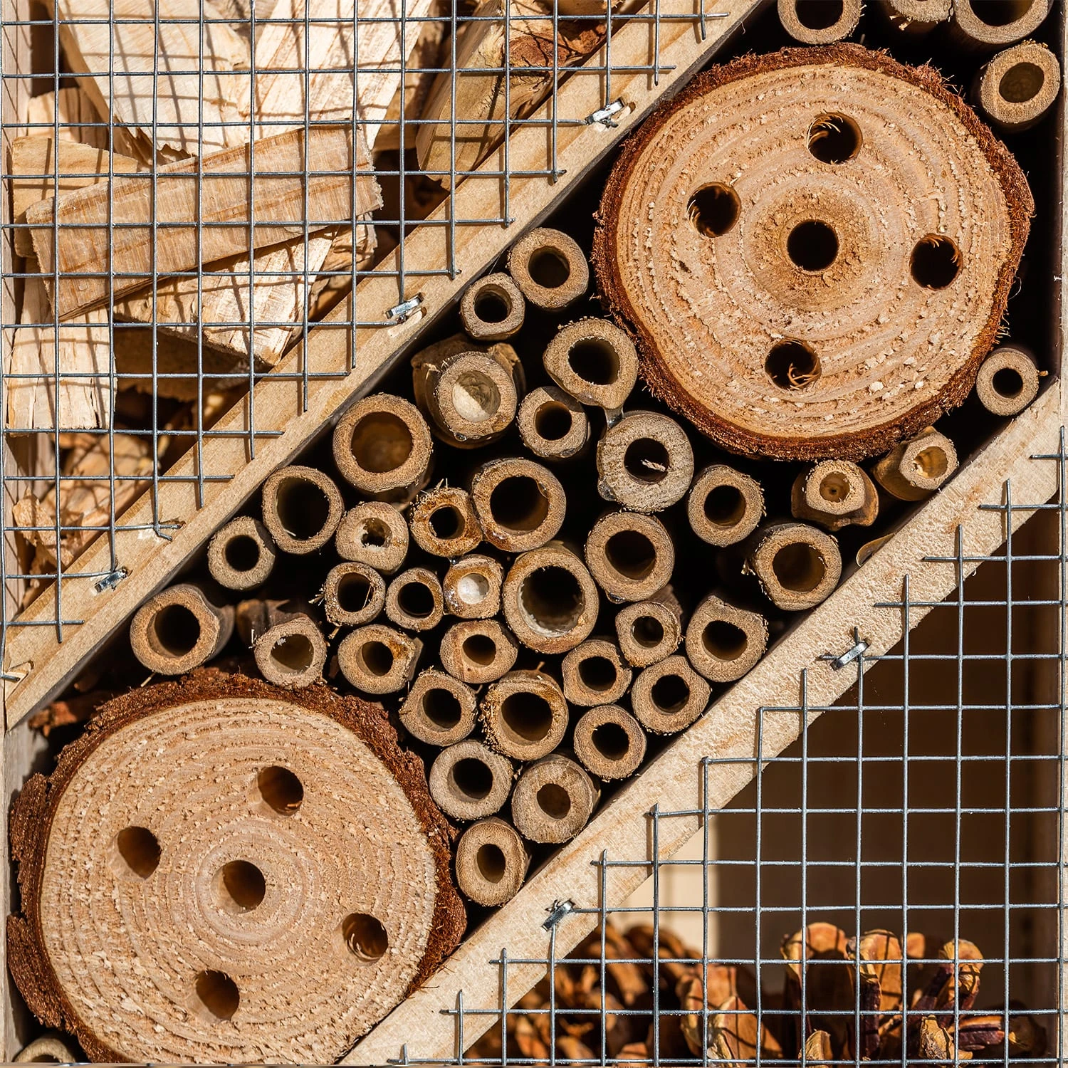 Insektenhotel mit schmalem Spitzdach Aufhängung ganzjährig bewohnbar Holz Insektenhotel Mit Schmalem Spitzdach Aufhängung Ganzjährig Bewohnbar Holz -Klarstein Verkaufs 10038093 yy 0004 logo