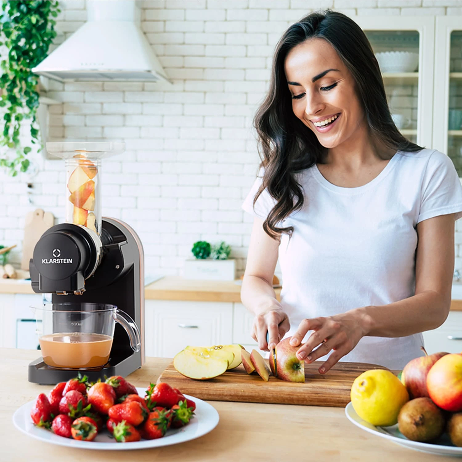 Bella Elegance Saftpresse 200 W 400 ml BPA-frei Bella Elegance Saftpresse 200 W 400 Ml BPA-frei -Klarstein Verkaufs 10039899 yy 0002 logo